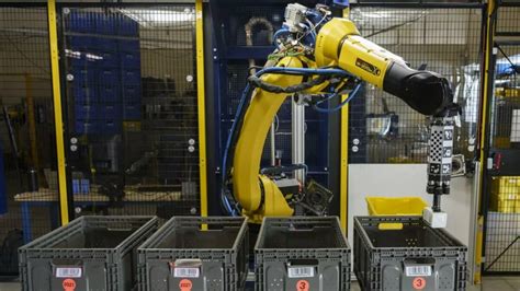 A­m­a­z­o­n­’­u­n­ ­y­e­n­i­ ­d­e­p­o­ ­r­o­b­o­t­u­ ­b­i­r­e­y­s­e­l­ ­ü­r­ü­n­l­e­r­i­ ­i­ş­l­e­y­e­b­i­l­i­r­